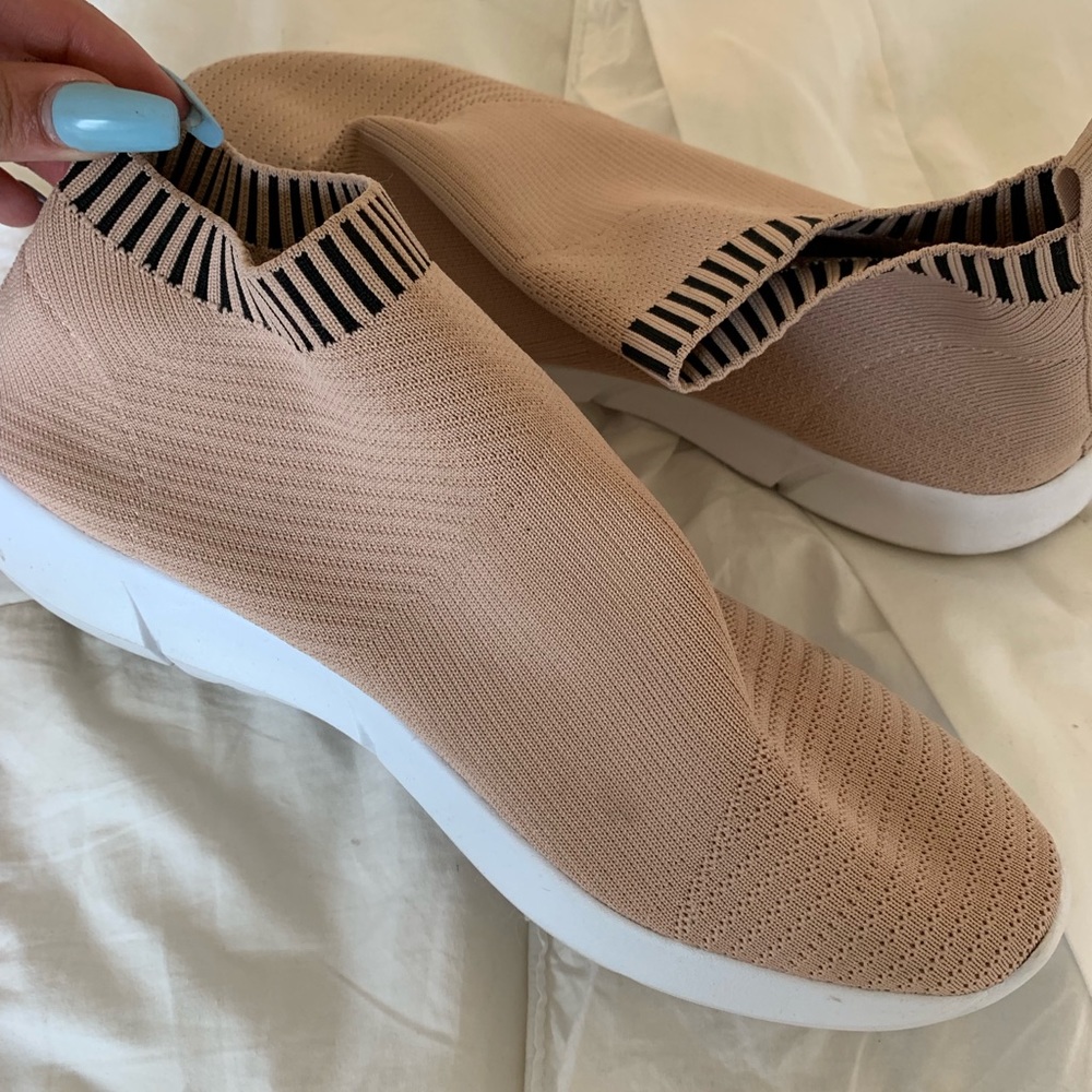 Sock shoes